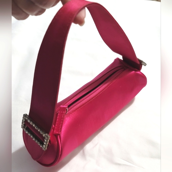 La Regale magenta cylinder evening bag - Picture 13 of 13